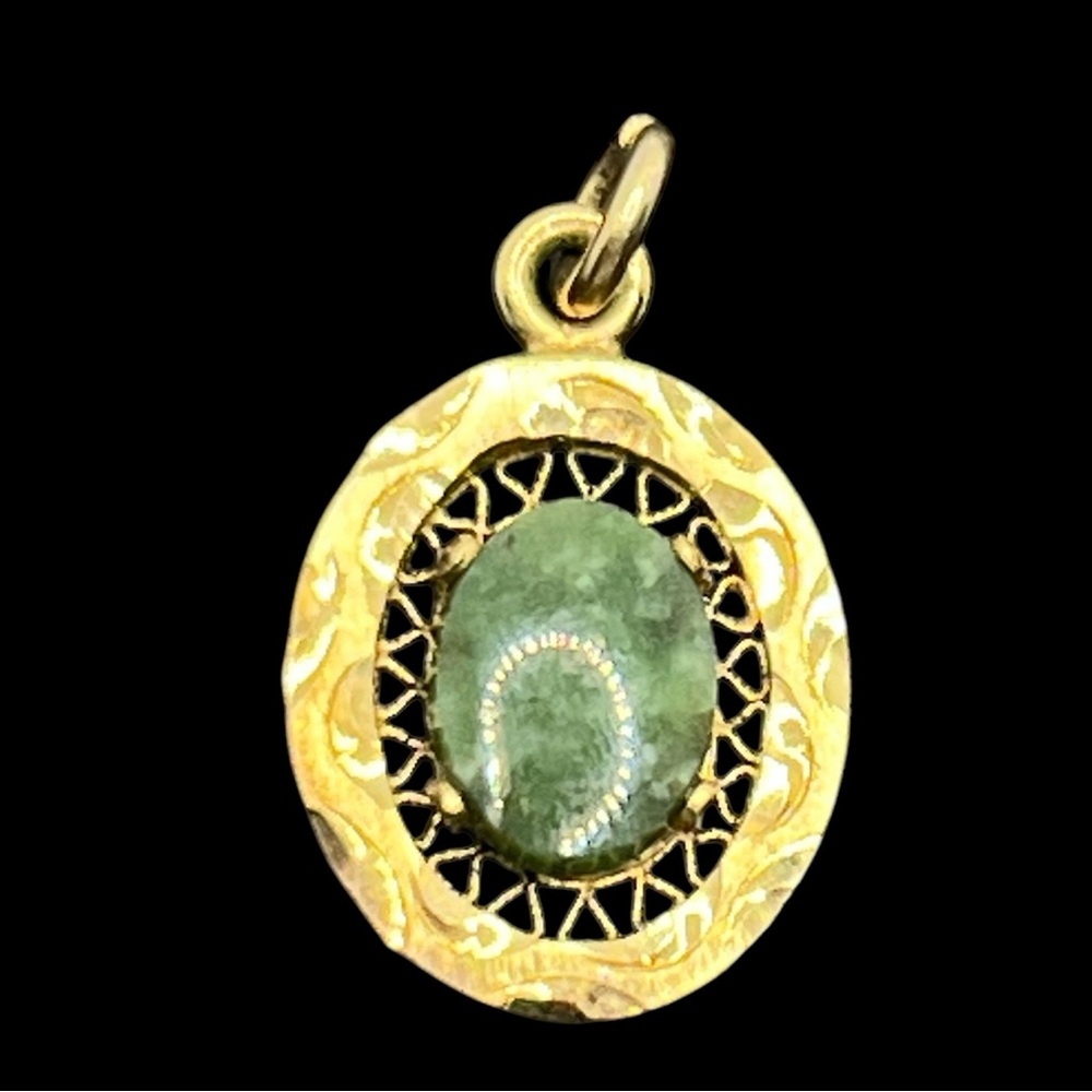Lamode KaratClad gold tone green cabochon pendant for necklace vintage